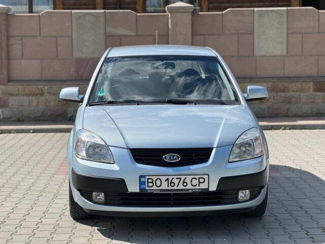 Серый Киа Рио, объемом двигателя 1.5 л и пробегом 278 тыс. км за 4450 $, фото 1 на Automoto.ua