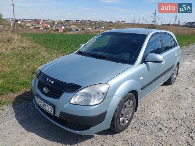 Сірий Кіа Ріо, об'ємом двигуна 1.4 л та пробігом 287 тис. км за 3700 $, фото 1 на Automoto.ua
