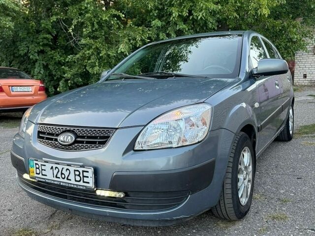 Серый Киа Рио, объемом двигателя 1.4 л и пробегом 149 тыс. км за 5000 $, фото 1 на Automoto.ua