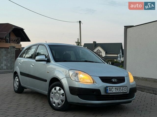 Серый Киа Рио, объемом двигателя 1.59 л и пробегом 276 тыс. км за 4200 $, фото 1 на Automoto.ua