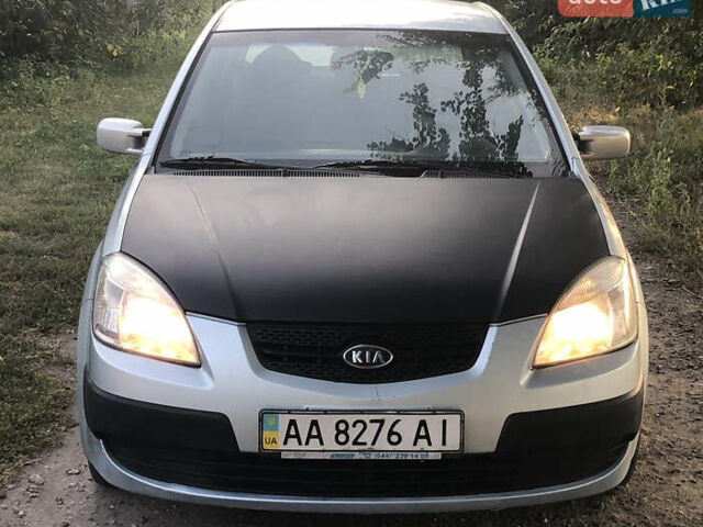 Серый Киа Рио, объемом двигателя 0 л и пробегом 500 тыс. км за 2000 $, фото 1 на Automoto.ua