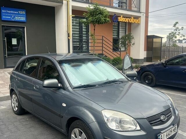 Сірий Кіа Ріо, об'ємом двигуна 1.4 л та пробігом 290 тис. км за 5006 $, фото 1 на Automoto.ua