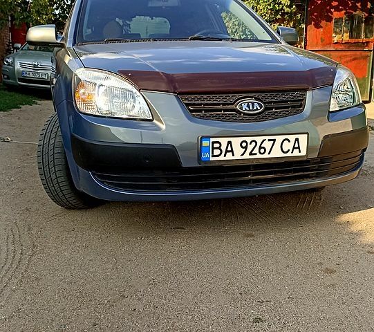 Сірий Кіа Ріо, об'ємом двигуна 1.4 л та пробігом 194 тис. км за 6500 $, фото 1 на Automoto.ua