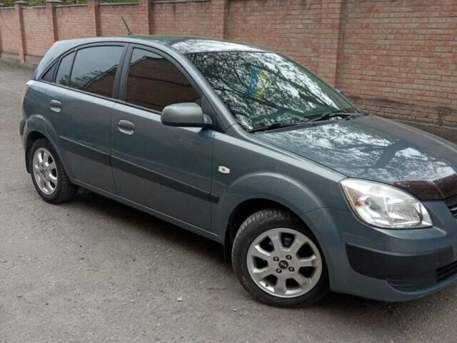 Серый Киа Рио, объемом двигателя 1.4 л и пробегом 194 тыс. км за 5850 $, фото 1 на Automoto.ua