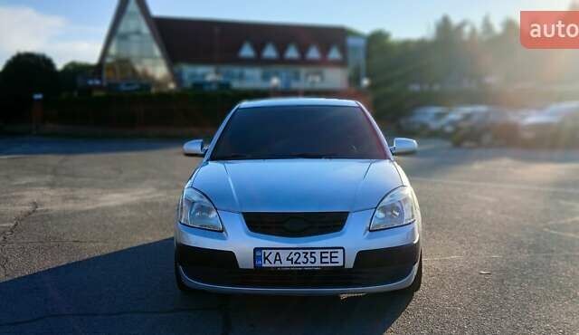 Серый Киа Рио, объемом двигателя 1.4 л и пробегом 216 тыс. км за 3700 $, фото 1 на Automoto.ua
