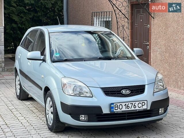 Серый Киа Рио, объемом двигателя 1.5 л и пробегом 265 тыс. км за 3999 $, фото 1 на Automoto.ua