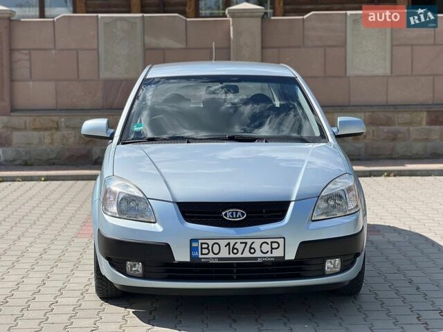 Серый Киа Рио, объемом двигателя 1.49 л и пробегом 278 тыс. км за 3999 $, фото 1 на Automoto.ua