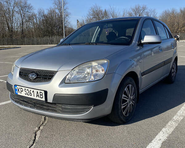 Сірий Кіа Ріо, об'ємом двигуна 1.4 л та пробігом 140 тис. км за 5100 $, фото 1 на Automoto.ua