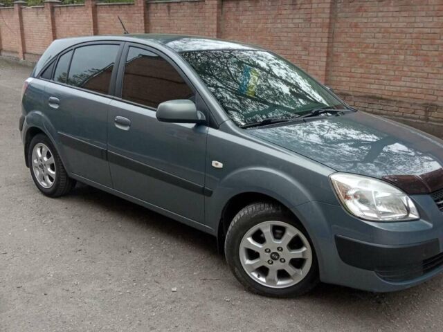 Сірий Кіа Ріо, об'ємом двигуна 1.4 л та пробігом 194 тис. км за 5850 $, фото 1 на Automoto.ua