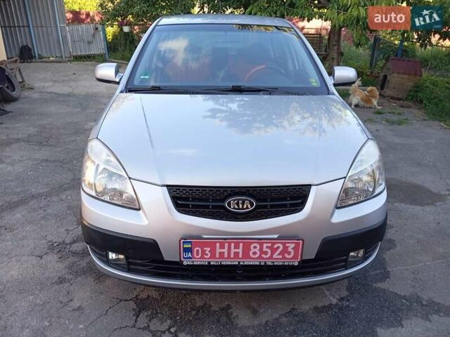 Сірий Кіа Ріо, об'ємом двигуна 0 л та пробігом 127 тис. км за 4800 $, фото 1 на Automoto.ua
