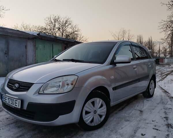 Серый Киа Рио, объемом двигателя 1.4 л и пробегом 146 тыс. км за 5500 $, фото 1 на Automoto.ua