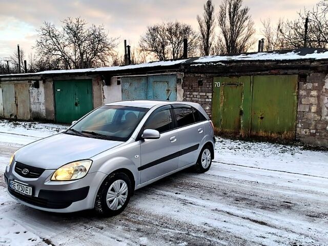 Серый Киа Рио, объемом двигателя 1.4 л и пробегом 1470 тыс. км за 5500 $, фото 1 на Automoto.ua