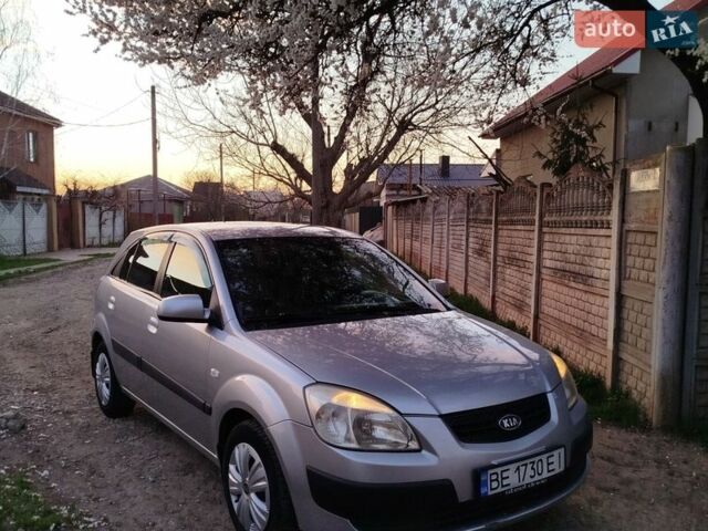 Сірий Кіа Ріо, об'ємом двигуна 1.4 л та пробігом 148 тис. км за 4950 $, фото 1 на Automoto.ua