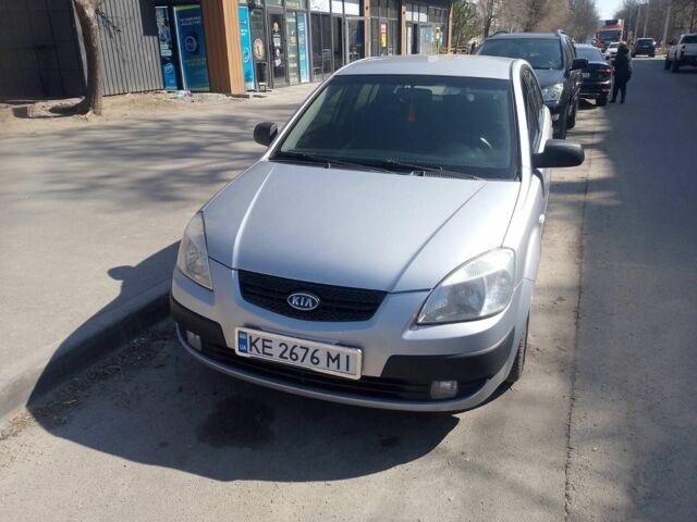 Серый Киа Рио, объемом двигателя 1.4 л и пробегом 222 тыс. км за 3800 $, фото 1 на Automoto.ua