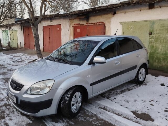 Серый Киа Рио, объемом двигателя 1.4 л и пробегом 147 тыс. км за 5500 $, фото 1 на Automoto.ua