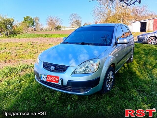 Серый Киа Рио, объемом двигателя 1.4 л и пробегом 220 тыс. км за 3800 $, фото 1 на Automoto.ua