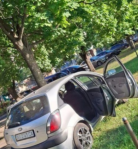 Сірий Кіа Ріо, об'ємом двигуна 1.4 л та пробігом 240 тис. км за 5500 $, фото 1 на Automoto.ua