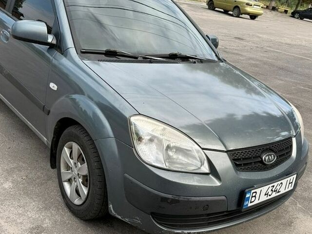 Сірий Кіа Ріо, об'ємом двигуна 1.4 л та пробігом 255 тис. км за 3900 $, фото 1 на Automoto.ua