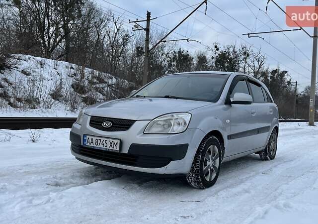 Серый Киа Рио, объемом двигателя 1.4 л и пробегом 271 тыс. км за 4500 $, фото 1 на Automoto.ua