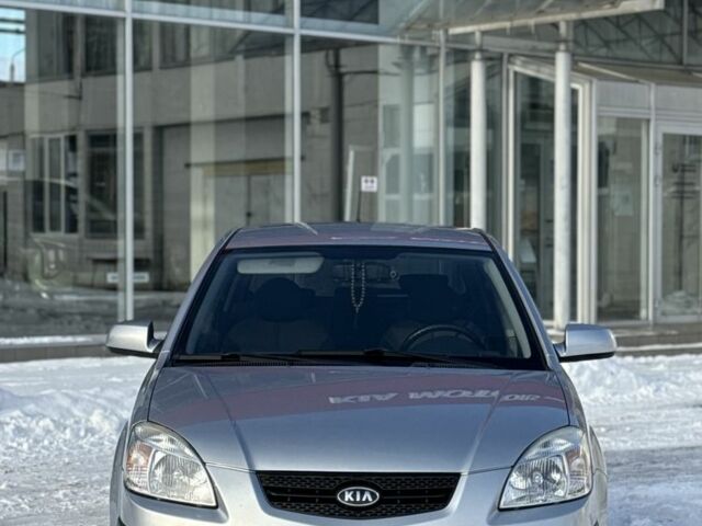Сірий Кіа Ріо, об'ємом двигуна 1.4 л та пробігом 3 тис. км за 4700 $, фото 1 на Automoto.ua