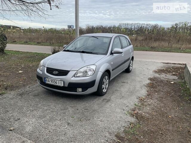 Сірий Кіа Ріо, об'ємом двигуна 1.4 л та пробігом 120 тис. км за 5600 $, фото 1 на Automoto.ua