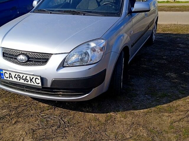 Серый Киа Рио, объемом двигателя 1.4 л и пробегом 135 тыс. км за 5300 $, фото 1 на Automoto.ua