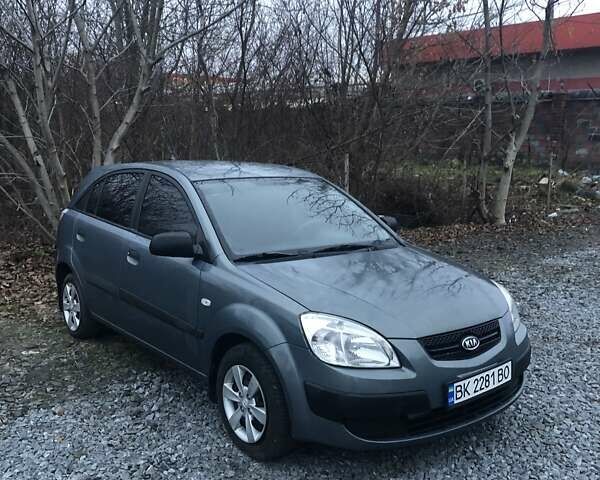 Серый Киа Рио, объемом двигателя 1.4 л и пробегом 244 тыс. км за 3299 $, фото 1 на Automoto.ua