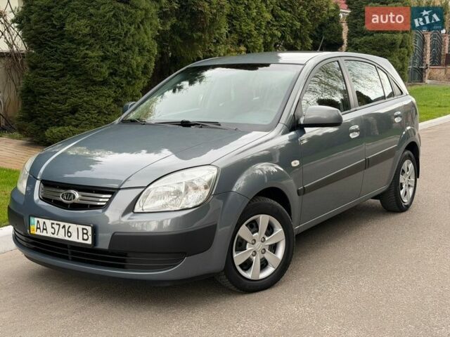 Сірий Кіа Ріо, об'ємом двигуна 1.4 л та пробігом 154 тис. км за 6000 $, фото 1 на Automoto.ua