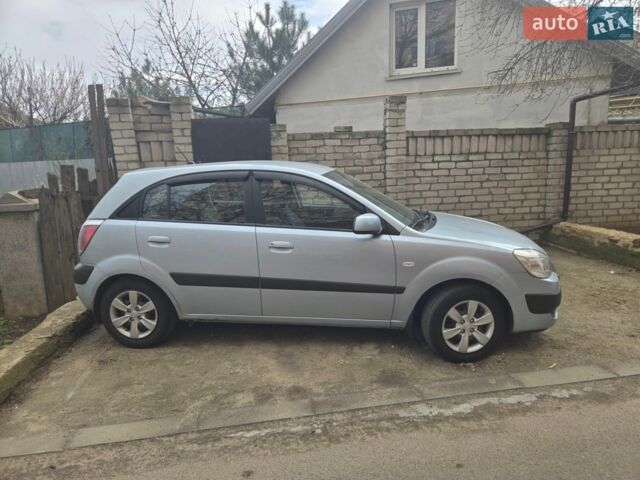 Сірий Кіа Ріо, об'ємом двигуна 1.4 л та пробігом 240 тис. км за 4000 $, фото 1 на Automoto.ua