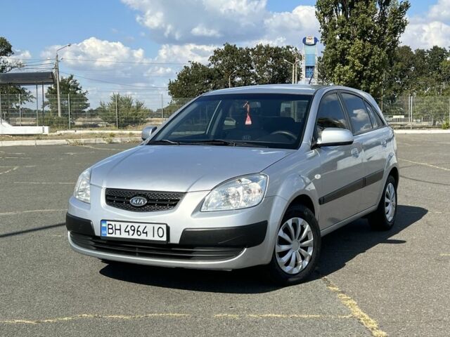 Серый Киа Рио, объемом двигателя 1.4 л и пробегом 231 тыс. км за 6000 $, фото 1 на Automoto.ua