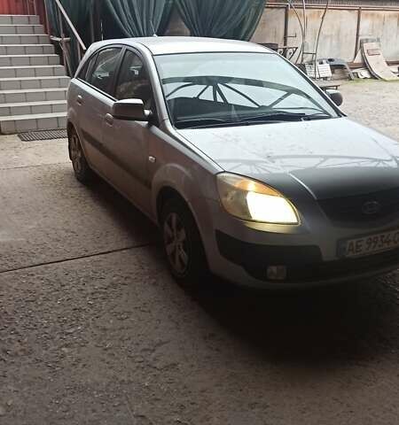 Серый Киа Рио, объемом двигателя 1.4 л и пробегом 220 тыс. км за 4200 $, фото 1 на Automoto.ua