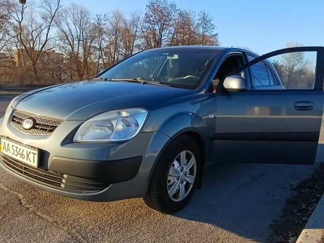 Сірий Кіа Ріо, об'ємом двигуна 1.4 л та пробігом 357 тис. км за 3800 $, фото 1 на Automoto.ua