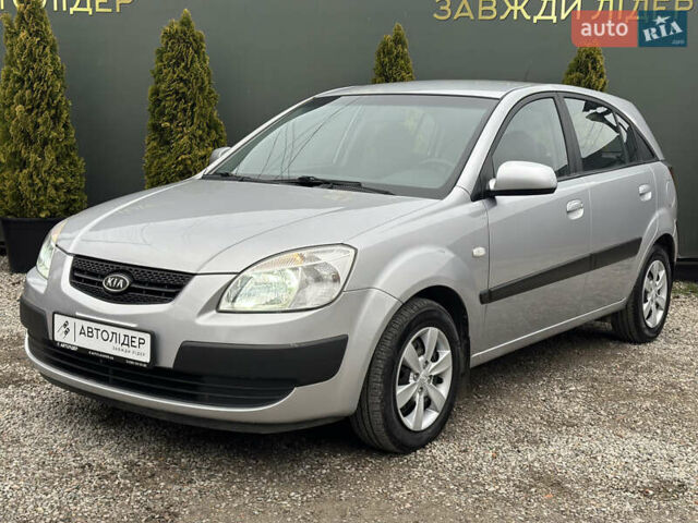 Сірий Кіа Ріо, об'ємом двигуна 1.4 л та пробігом 98 тис. км за 5990 $, фото 1 на Automoto.ua