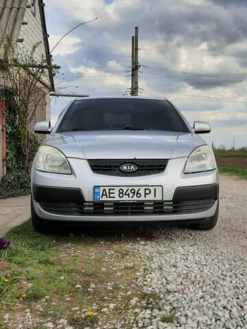 Серый Киа Рио, объемом двигателя 1.4 л и пробегом 206 тыс. км за 4600 $, фото 1 на Automoto.ua