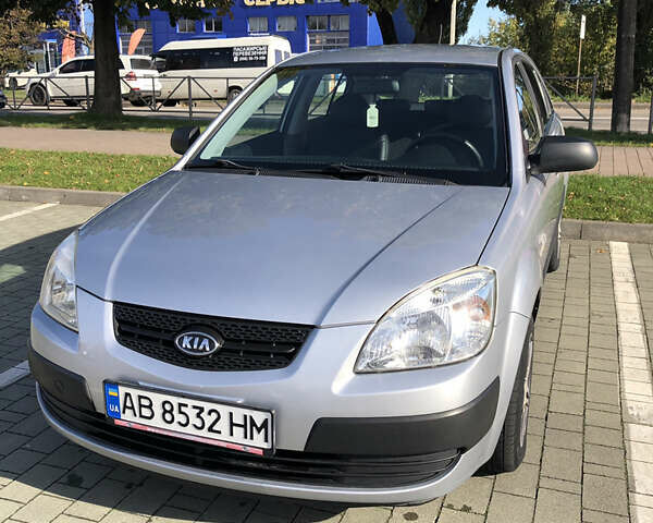 Киа Рио 2009 в Хмельницком на Automoto.ua Серый Киа Рио, объемом двигателя 1.4 л и пробегом 155 тыс. км за 5800 $, фото 1 на Automoto.ua