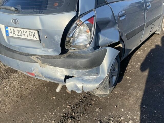 Серый Киа Рио, объемом двигателя 1.4 л и пробегом 200 тыс. км за 2200 $, фото 1 на Automoto.ua
