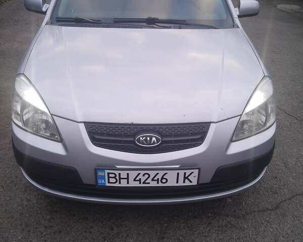 Сірий Кіа Ріо, об'ємом двигуна 1.5 л та пробігом 218 тис. км за 4200 $, фото 1 на Automoto.ua