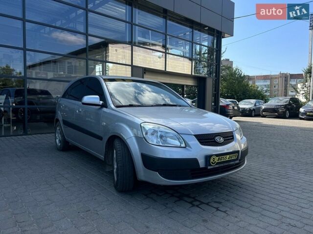 Сірий Кіа Ріо, об'ємом двигуна 1.4 л та пробігом 135 тис. км за 5800 $, фото 1 на Automoto.ua