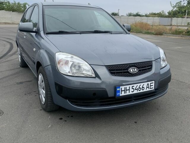 Сірий Кіа Ріо, об'ємом двигуна 1.4 л та пробігом 250 тис. км за 4697 $, фото 1 на Automoto.ua