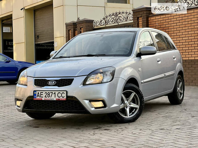 Сірий Кіа Ріо, об'ємом двигуна 1.4 л та пробігом 172 тис. км за 6400 $, фото 1 на Automoto.ua