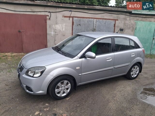 Сірий Кіа Ріо, об'ємом двигуна 1.4 л та пробігом 130 тис. км за 5000 $, фото 1 на Automoto.ua