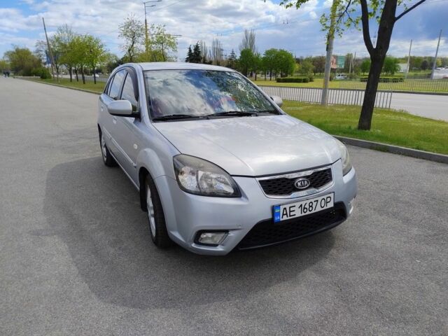 Серый Киа Рио, объемом двигателя 1.6 л и пробегом 200 тыс. км за 6200 $, фото 1 на Automoto.ua