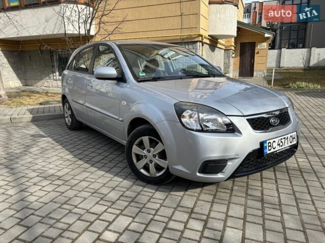 Сірий Кіа Ріо, об'ємом двигуна 1.4 л та пробігом 165 тис. км за 4600 $, фото 1 на Automoto.ua