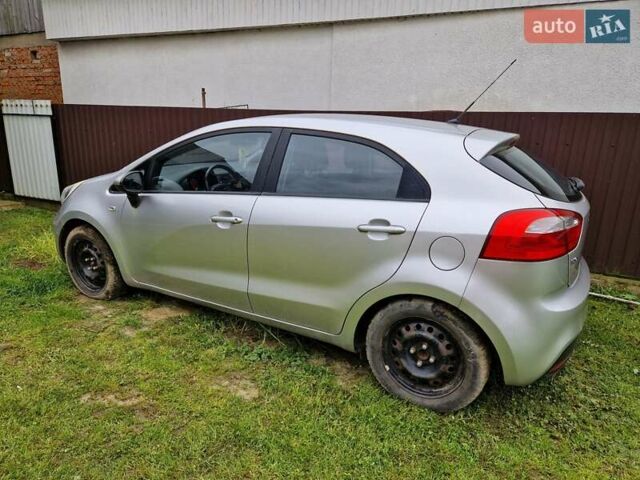 Серый Киа Рио, объемом двигателя 1.12 л и пробегом 260 тыс. км за 5500 $, фото 1 на Automoto.ua