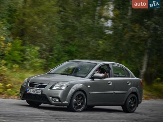 Сірий Кіа Ріо, об'ємом двигуна 1.4 л та пробігом 103 тис. км за 5800 $, фото 1 на Automoto.ua