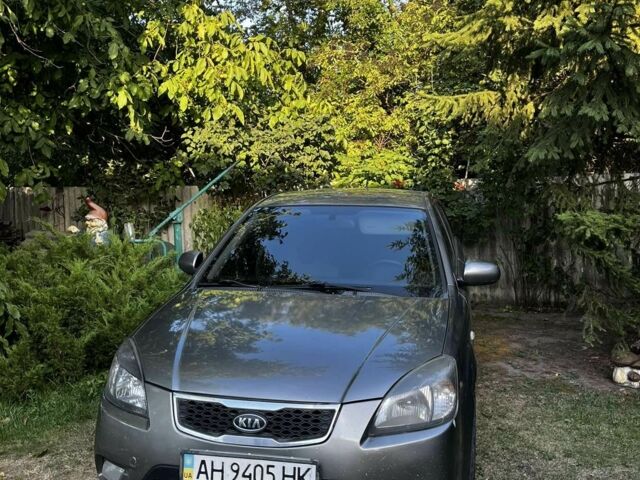 Сірий Кіа Ріо, об'ємом двигуна 1.4 л та пробігом 210 тис. км за 2999 $, фото 1 на Automoto.ua