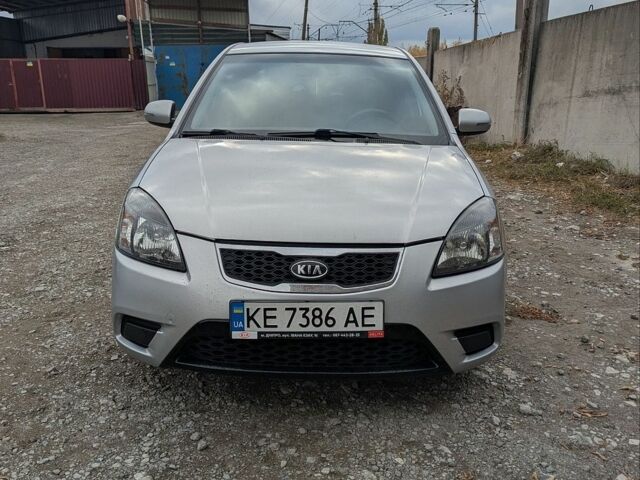 Серый Киа Рио, объемом двигателя 1.6 л и пробегом 182 тыс. км за 6500 $, фото 1 на Automoto.ua