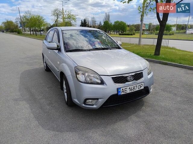 Серый Киа Рио, объемом двигателя 1.4 л и пробегом 201 тыс. км за 6500 $, фото 1 на Automoto.ua