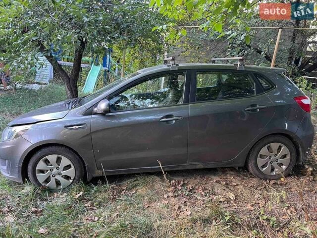 Серый Киа Рио, объемом двигателя 1.4 л и пробегом 205 тыс. км за 5400 $, фото 1 на Automoto.ua