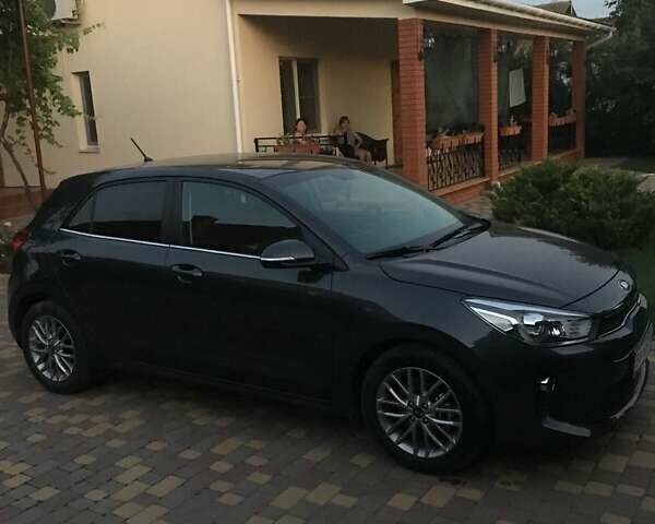 Сірий Кіа Ріо, об'ємом двигуна 1.4 л та пробігом 49 тис. км за 13500 $, фото 1 на Automoto.ua